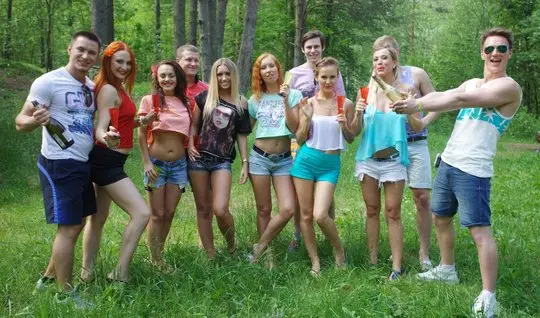 Russian girls in nature staged an orgy and enjoyed