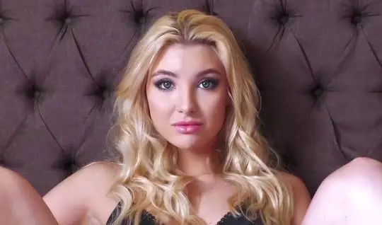 Blonde after a deep blowjob enjoys vaginal sex at the casting