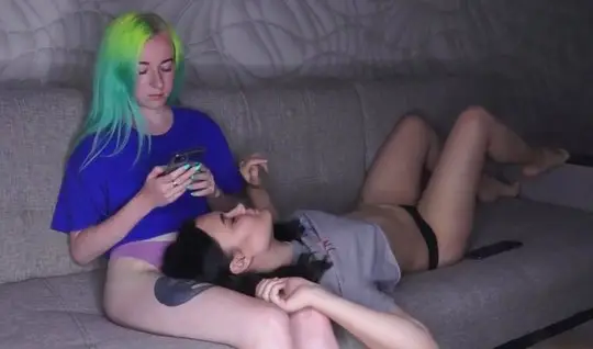 Young chicks take their first steps trying lesbian sex